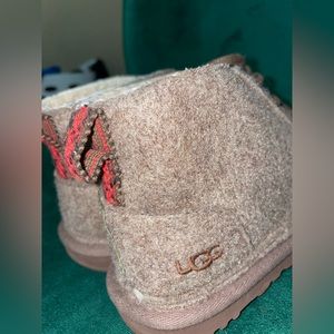 Woman’s Ugg Refelt neumel boots